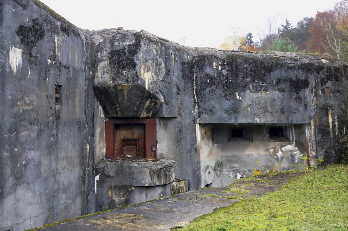 Ligne Maginot - HOCHWALD - (Ouvrage d'artillerie) - Bloc 13
Un créneau pour obusier de 135 mm, une casemate d'infanterie pour jumelages de mitrailleuses et canon de 47 antichar