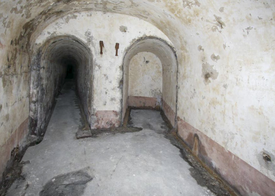 Ligne Maginot - BREMMELBACH NORD - C6 - (Casemate d'infanterie - double) - Les dessous de l'ouvrage inachevé
L'embryon de galerie qui aurait du mener au bloc 3 non construit