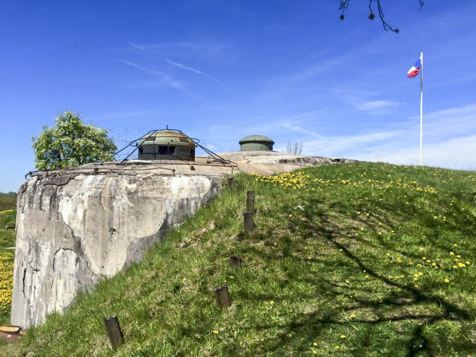 Ligne Maginot - LAUDREFANG - A37 - (Ouvrage d'infanterie) - Bloc 3
Cloche GFM Sud avec son support de camouflage et tourelle de mitrailleuses