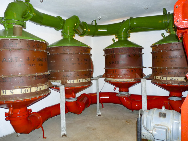 Ligne Maginot - LAUDREFANG - A37 - (Ouvrage d'infanterie) - Bloc 3
Etage intermédiaire
Les filtres destinés au traitement de l'air en cas d'attaque par gaz