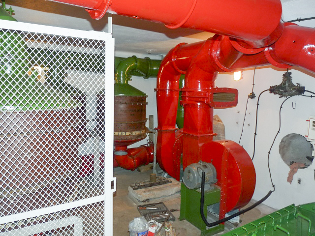 Ligne Maginot - LAUDREFANG - A37 - (Ouvrage d'infanterie) - Bloc 3
Etage intermédiaire
Local des filtres et ventilateurs
