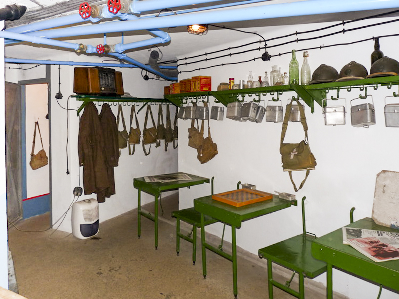 Ligne Maginot - LAUDREFANG - A37 - (Ouvrage d'infanterie) - Bloc 3
Etage intermédiaire
Tablettes rabattables du réfectoire