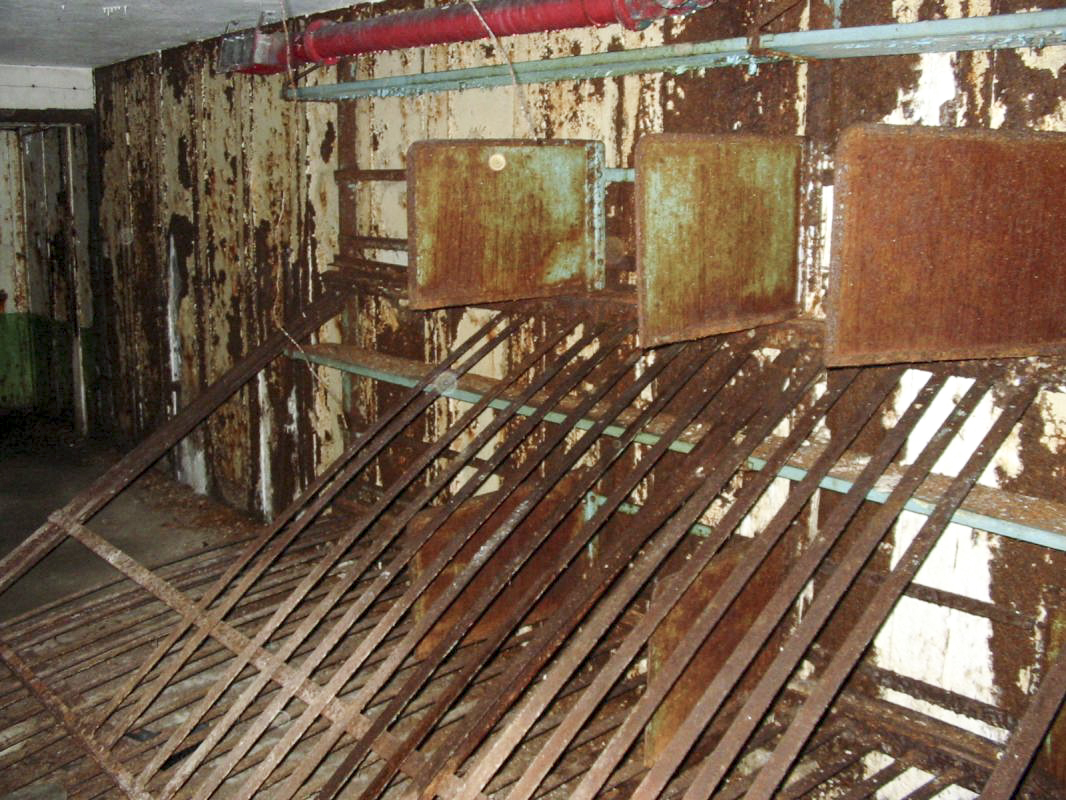 Ligne Maginot - LAUDREFANG - A37 - (Ouvrage d'infanterie) - Bloc 3
Etage intermédiaire
Chambre de troupe avant restauration
