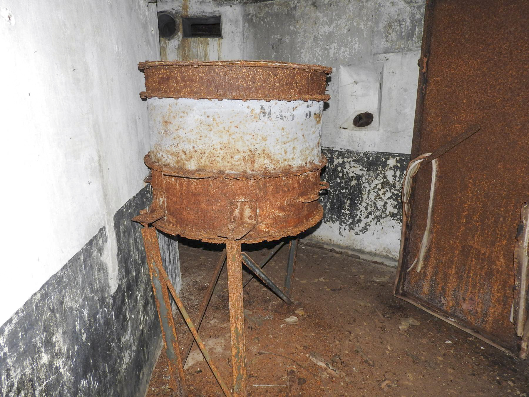 Ligne Maginot - GRAFENWEIHER NORD OUEST - (Casemate d'infanterie - double) - Les restes de la ventilation - STENGER Mathieu