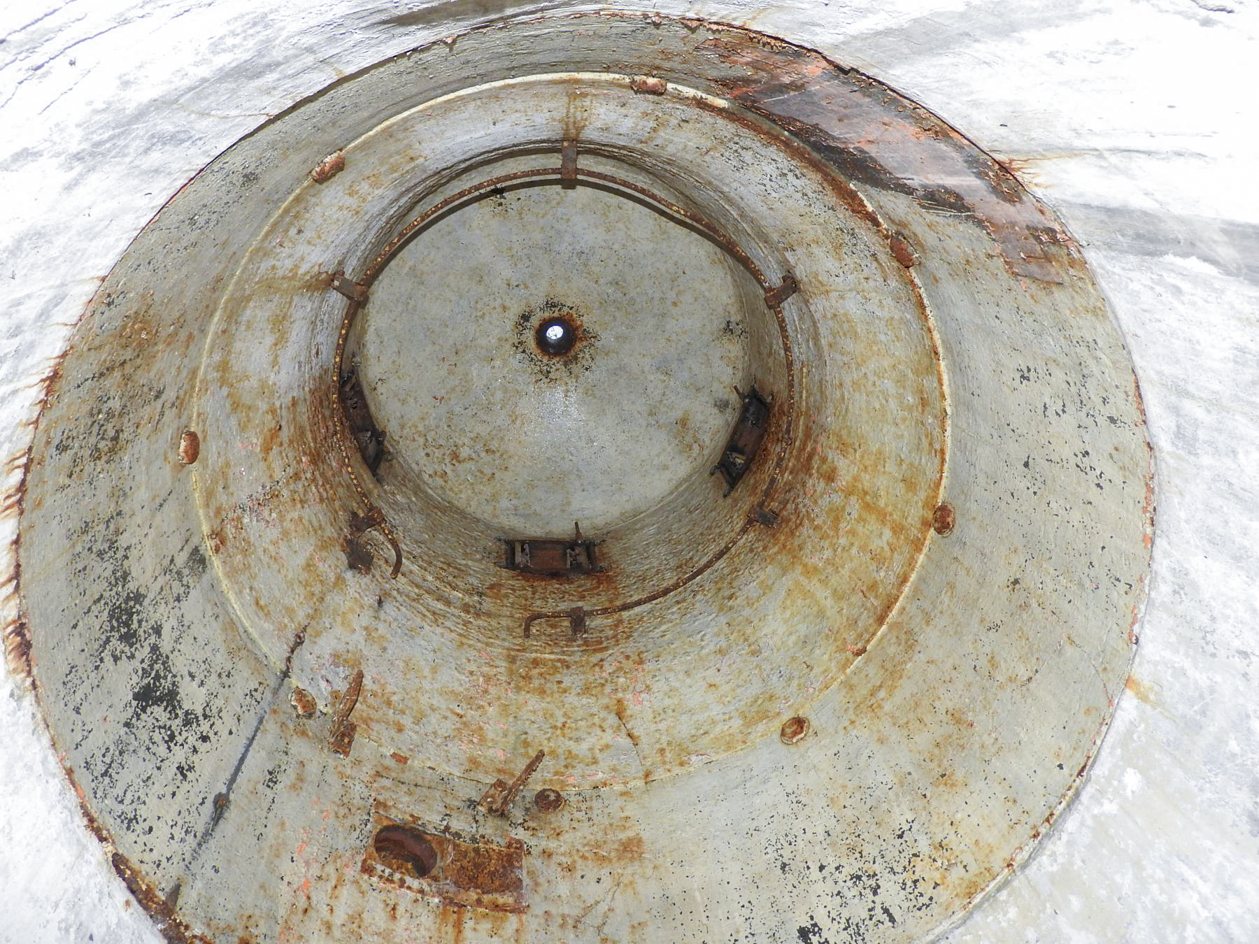 Ligne Maginot - GRAFENWEIHER NORD OUEST - (Casemate d'infanterie - double) - Le puits de la cloche Ouest - STENGER Mathieu