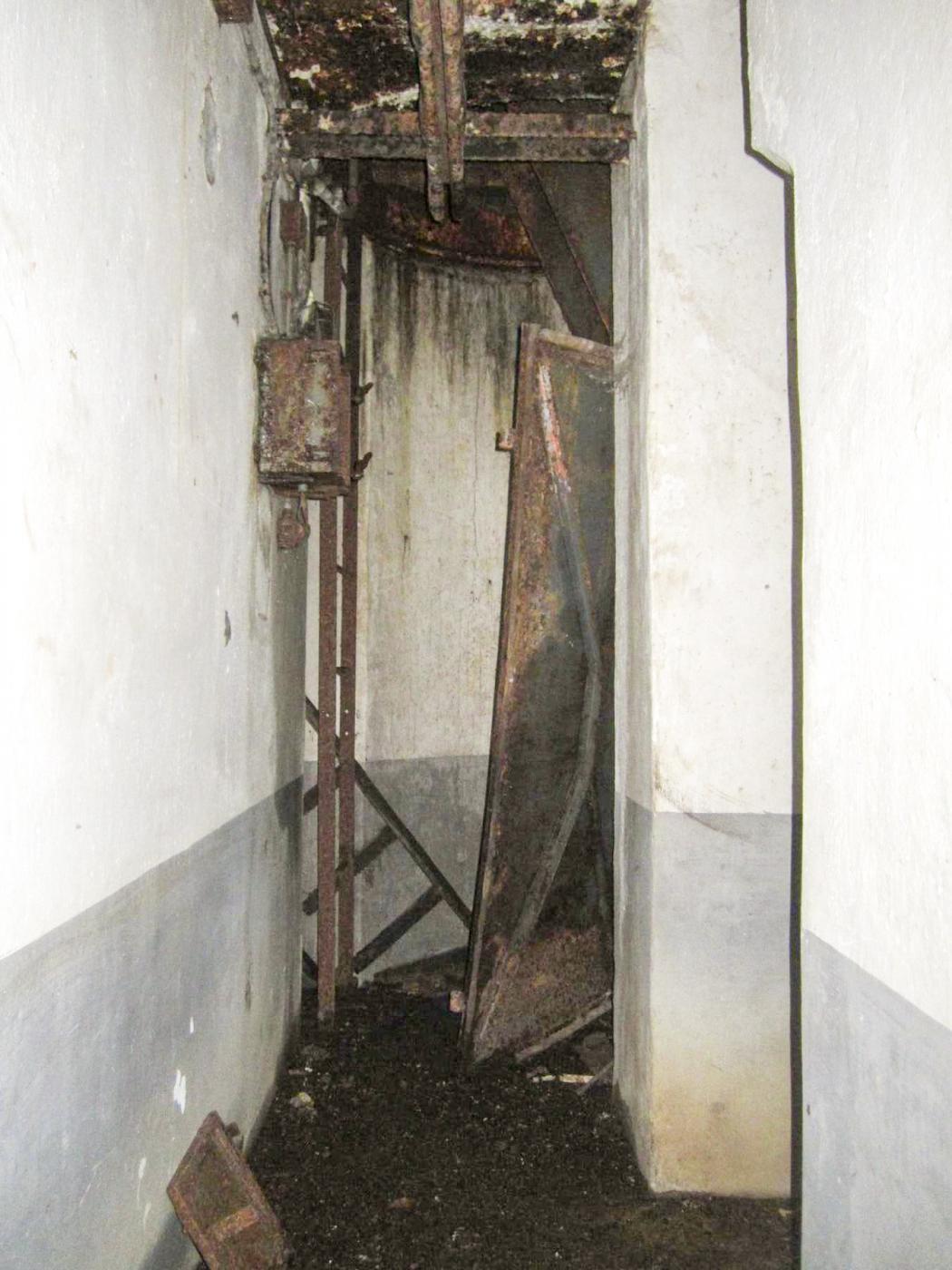 Ligne Maginot - HOCHWALD HAUT AVANT - BLOC 20 - O7 - (Observatoire d'artillerie) - Couloir de l'entrée et accès à la cloche GFM-J2