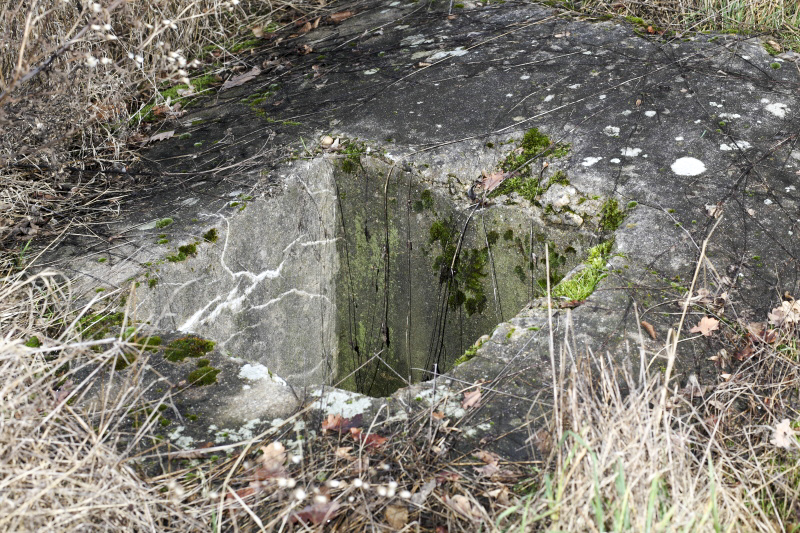 Ligne Maginot - Ct46 ( Cuve pour arme d'infanterie ) - L'accès a la tourelle, quand celle-ci était en place.