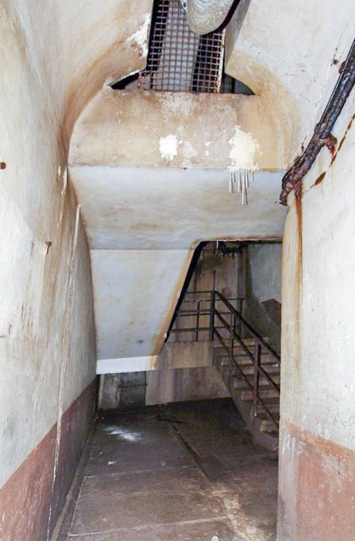 Ligne Maginot - GRASERSLOCH - (Abri) - Le bas de la cage d'escalier  du coffre d'entrée Ouest