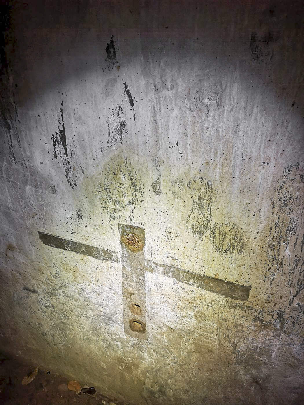 Ligne Maginot - U1 - (Chambre de coupure) - Ancien emplacement, certainement pour un boîtier de protection.