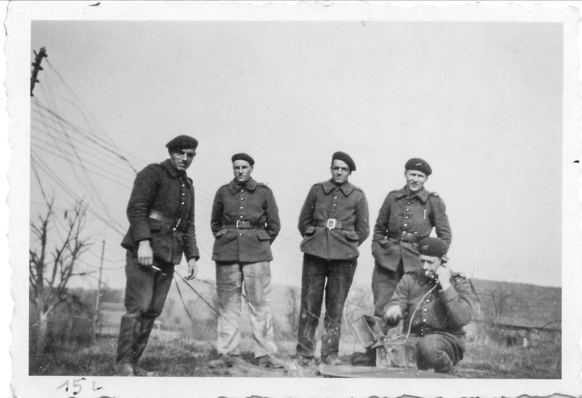 Ligne Maginot - H7 ( Chambre de coupure ) - Equipe d'entretien du réseau téléphonique  en 1939
Boite à coupure n°7 à Schoenenbourg - Inconnu