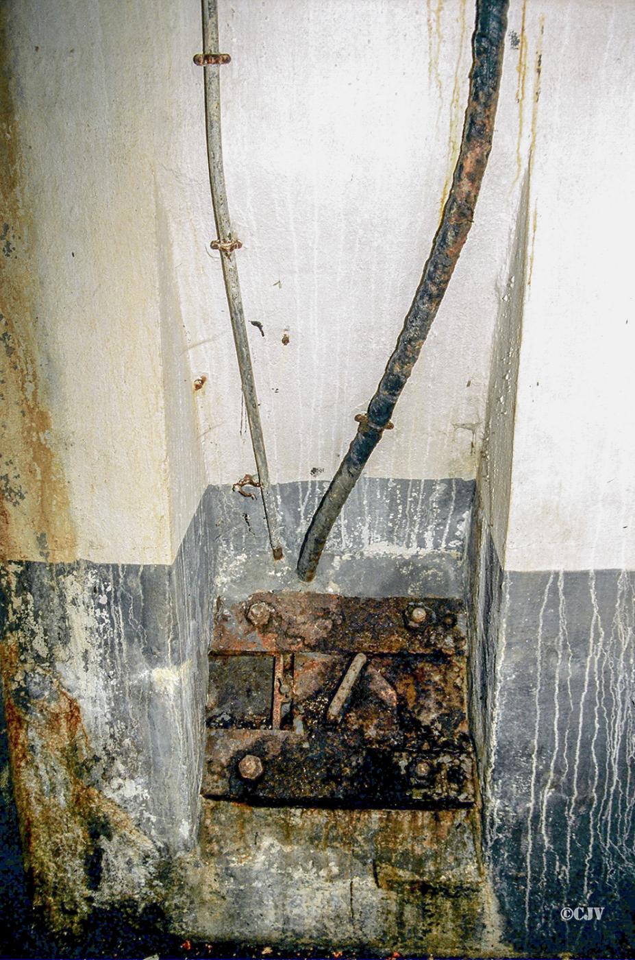Ligne Maginot - HOCHWALD C3 ( Casemate d'infanterie ) - Créneau FM défendant le puits d'accès de l'issue de secours