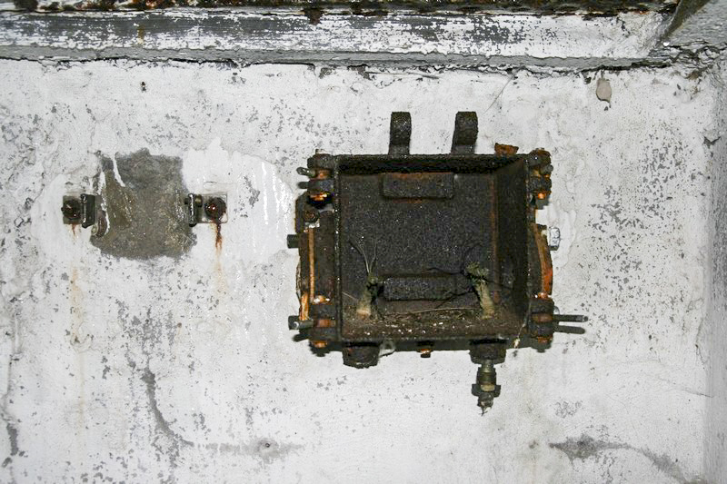 Ligne Maginot - LANGENBERG Bas ( Observatoire d'artillerie ) - Restes d'équipements téléphoniques. - GRUBER Franck