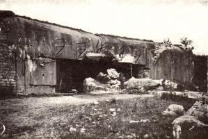 Ligne Maginot - SCHOENENBOURG - (Ouvrage d'artillerie) - L'entrée des hommes  après la destruction allemande