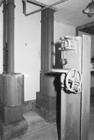 Ligne Maginot - MONTE GROSSO (MG) - E02 - (Ouvrage d'artillerie) - Bloc 4
Magasins à l'étage inférieur du bloc.
Départ des norias d'alimentation en munitions et appareillage pour visser la queue des roquettes de 81mm après 'réglage'