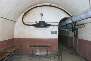 Ligne Maginot - BOIS d'ESCHERANGE - X3 (Quartier Kanfen - I/169°RIF) ( Abri ) - Un second refectoire dans la galerie.
Noter le passage de l'alimentation électrique provenant de l'ouvrage voisin.