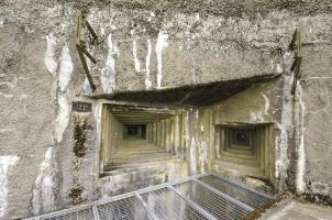Ligne Maginot - BOIS DU FOUR - A5 - (Ouvrage d'infanterie) - Façade arrière 
Embrasure JM/AC47 & caponnière FM