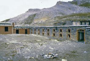 Ligne Maginot - CAMP DE RESTEFOND - (Casernement) - Casernements Est
Derrière, le pavillon des Officiers