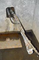 Ligne Maginot - COL DE RESTEFOND (STATION DE CAPTAGE ET POMPAGE D'EAU) - (Divers) - L'alimentation électrique et le tuyau de refoulement vers l'ouvrage