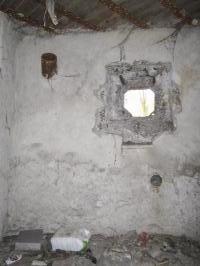 Ligne Maginot - 3 - UNTERJAEGERHOF - ROUTE DU WALDHOF - (Casemate d'infanterie - Simple) - Chambre de tir FM nord-ouest, créneau nord et goulotte LG (la plaque intérieur a été arrachée par un tir dans le créneau)
