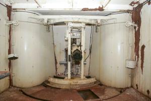 Ligne Maginot - LAVOIR - (Ouvrage d'artillerie) - Bloc 2
Chambre de tir cuirassée droite pour canon-mortier de 75 mle 31