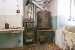 Ligne Maginot - LAVOIR - (Ouvrage d'artillerie) - La cuisine
Chaudière Fouché et percolateur Moyse & Verne fonctionnant au charbon