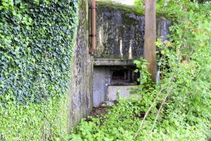 Ligne Maginot - 27/3 - FRIESENHEIM - (Casemate d'infanterie - Double) - L'entrée de casemate et la cheminée