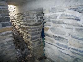 Ligne Maginot - VILLAROGER - HARICOT SUD 1 - (Blockhaus pour arme infanterie) - Entrée à gauche, chambre de tir à droite. Photo prise du petit local arrière