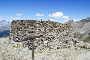 Ligne Maginot - MONT FROID EST - (Blockhaus pour arme infanterie) - Bastion sud