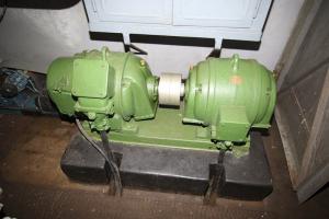 Ligne Maginot - BOIS KARRE - A12 - (Ouvrage d'infanterie) - L'usine électrique 
Le groupe convertisseur produisant le 110 V continu nécessaire au fonctionnement de la tourelle de mitrailleuses