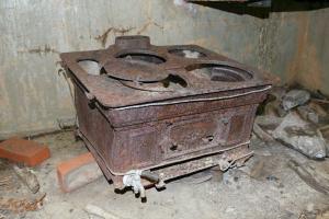 Ligne Maginot - FREJUS - (Ouvrage d'infanterie) - Le poêle de la cuisine, déplacé dans l'infirmerie