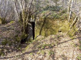 Ligne Maginot - BA106 - ROUTE DE REVIN 3. - (Blockhaus pour arme infanterie) - L'arrière et face l'arrière droite, créneau Obs/FM