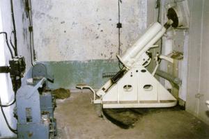 Ligne Maginot - PAS DU ROC - (Ouvrage d'artillerie) - Bloc 4
Chambre de tir vers Arrondaz 
Mortier de 81 mm
