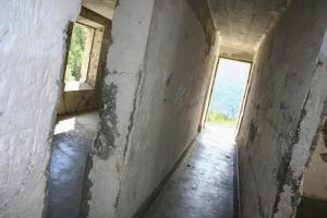 Ligne Maginot - RIEUX ROUX 1 - MAISON PENCHEE - (Casernement) - Etat en 2014. L'intérieur est littéralement 'déséquilibrant'