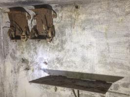 Ligne Maginot - 75T - (Chambre de coupure) - Reste de deux boitiers de protection pour 6 lignes chacun
Tablette rabattable en dessous.