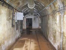 Ligne Maginot - SAPEY - (Ouvrage d'artillerie) - Bas des blocs 1 et 2
Noter la plaque tournante pour aiguiller les wagonnets