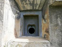 Ligne Maginot - SAPEY - (Ouvrage d'artillerie) - Bloc 4
L'un des créneaux de 75 mle 29