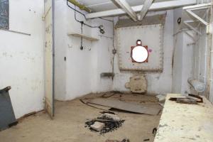 Ligne Maginot - SAPEY - (Ouvrage d'artillerie) - Bloc 4
La casemate pour 75. A gauche la porte de la niche dans le mur servant de M3.