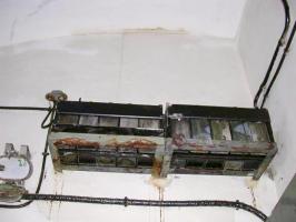 Ligne Maginot - SAPEY - (Ouvrage d'artillerie) - Bloc 4
Les batteries de secours des transmetteurs d'ordre, installation modernisée après guerre