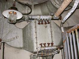 Ligne Maginot - SAPEY - (Ouvrage d'artillerie) - La batterie de chauffage alimentée par la chaudière, installée sur la prise d'air de l'ouvrage et destinée au réchauffage de l'air extérieur