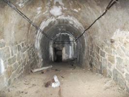 Ligne Maginot - SAPEY - (Ouvrage d'artillerie) - Galeries de l'ancien fort du Sapey  réutilisées dans l'ouvrage Maginot
Il s'agit de la galerie reliant les blocs 2 et 3, coté bloc 3