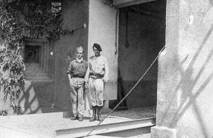 Ligne Maginot - ROQUEBRUNE - CORNILLAT - (Ouvrage d'artillerie) - Bloc 1
Photo datant de 1935, avec au dessus du créneau le blason du 76° BAF.