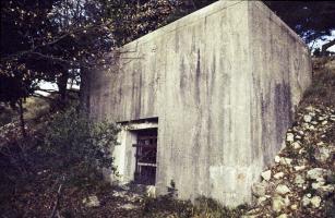 Ligne Maginot - ROQUEBRUNE - CORNILLAT - (Ouvrage d'artillerie) - La cheminée d'évacuation des gaz viciés et des fumées