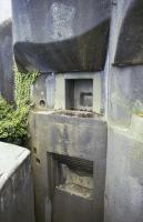 Ligne Maginot - ROQUEBRUNE - CORNILLAT - (Ouvrage d'artillerie) - Bloc 2
Créneau de mortier de 81 en partie inférieure, créneau de 75 mle 31 en partie supérieure