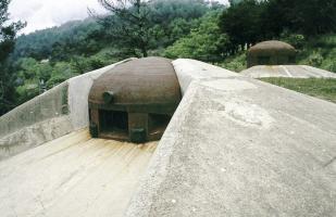 Ligne Maginot - ROQUEBRUNE - CORNILLAT - (Ouvrage d'artillerie) - Bloc 2
La cloche pour jumelage de mitrailleuse Reibel