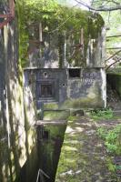 Ligne Maginot - BOIS de HOFFEN Ouest ( Casemate d'infanterie ) - L'entrée de la casemate avec un créneau pour FM destine à la défense rapproché de l'entrée