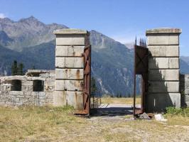 Ligne Maginot - SAPEY (30° DBAF ET 164° RAP) - (PC de Sous-Secteur) - Le portail d'entrée