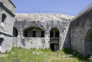 Ligne Maginot - SAPEY (30° DBAF ET 164° RAP) - (PC de Sous-Secteur) - La caserne à l'épreuve de la bombe, avec sa carapace béton rajoutée