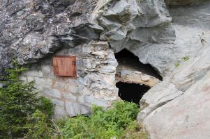 Ligne Maginot - SAPEY (REDOUTE DU) - (Position d'artillerie préparée) - L'entrée de chambre de tir pour la défense du pont-levis
Éboulement de roc