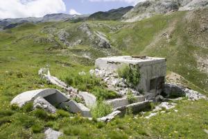 Ligne Maginot - VALLEE ETROITE - (Ouvrage d'infanterie) - Le bloc 1
Avec  sa tranchée d’accès et la guérite bétonnée pour FM
