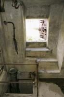 Ligne Maginot - VALLEE ETROITE - (Ouvrage d'infanterie) - Le bloc 2
La puits d'accès du bloc et la sortie de secours dotée d'une porte blindée de taille réduite